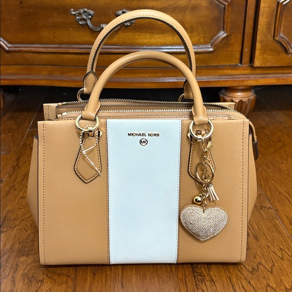 Michael Kors Handbags - Michael Kors🍀Marilyn Medium Saffiano Leather Satchel Bag - Excellent condition